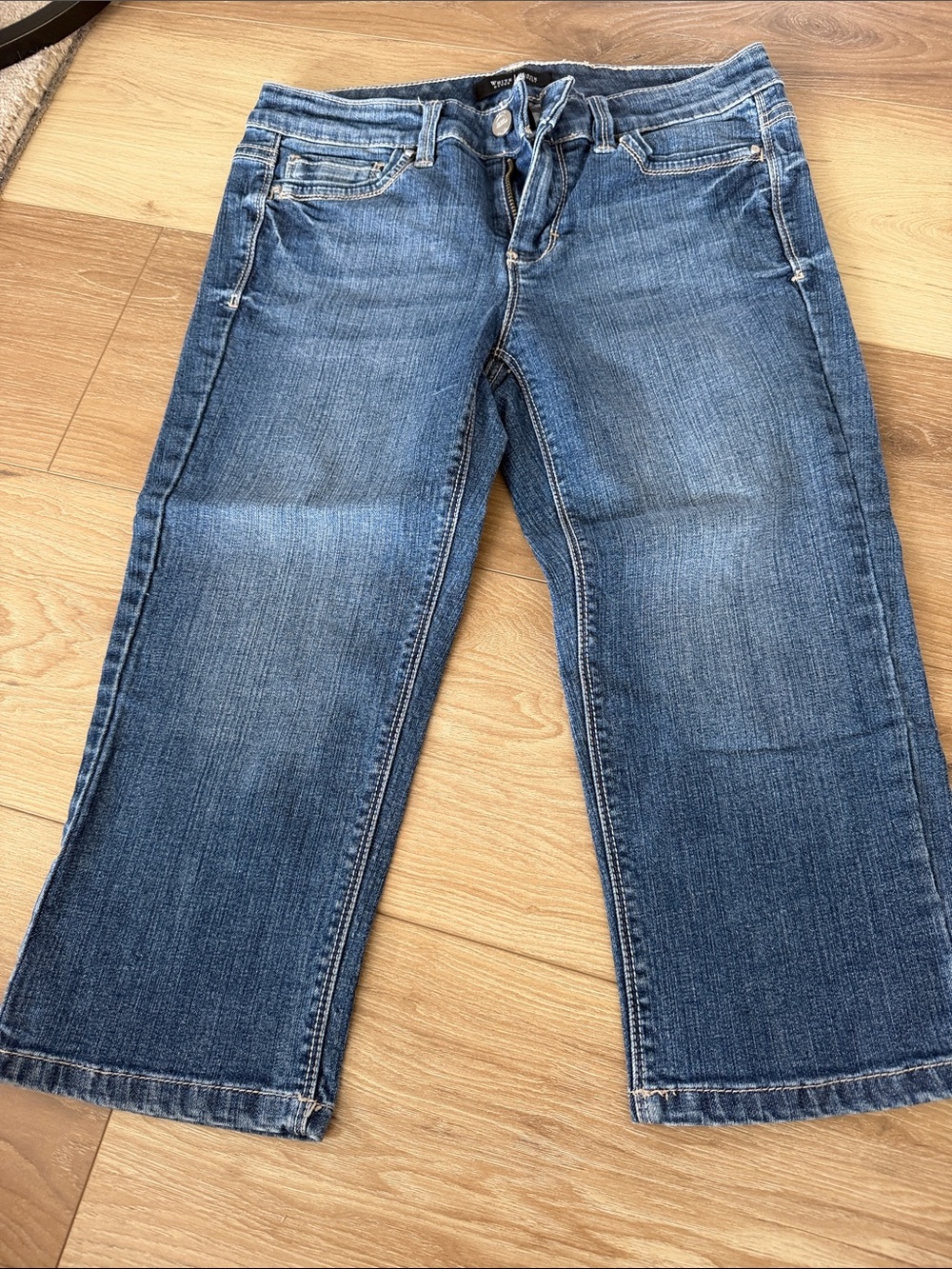 White House Black Market Women's Cropped Blue Jeans